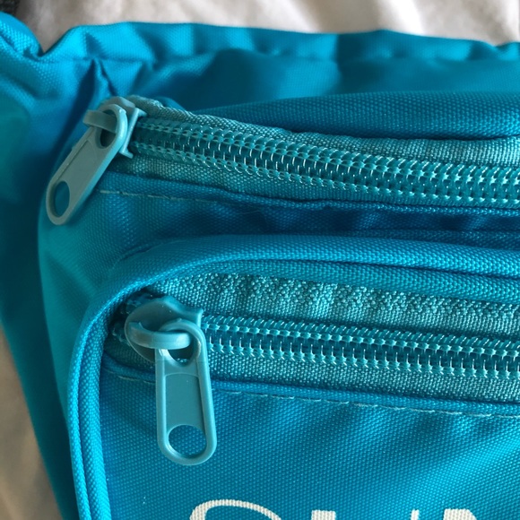 Sunday Riley Fanny Pack with free pop socket - Picture 2 of 4